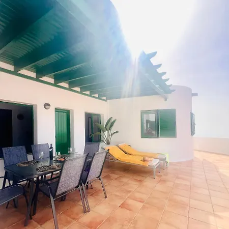 Lanzarote Moon Villa *