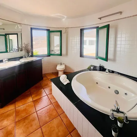 Lanzarote Moon Villa *